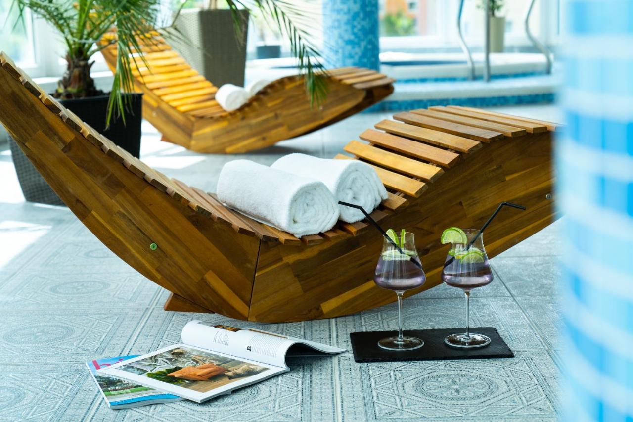 Hotel Kristaly Konferencia & Wellness Ajka ภายนอก รูปภาพ