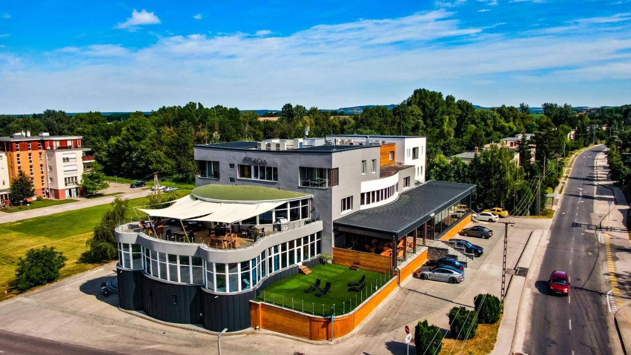 Hotel Kristaly Konferencia & Wellness Ajka ภายนอก รูปภาพ