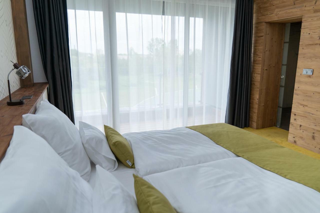 Hotel Kristaly Konferencia & Wellness Ajka ภายนอก รูปภาพ