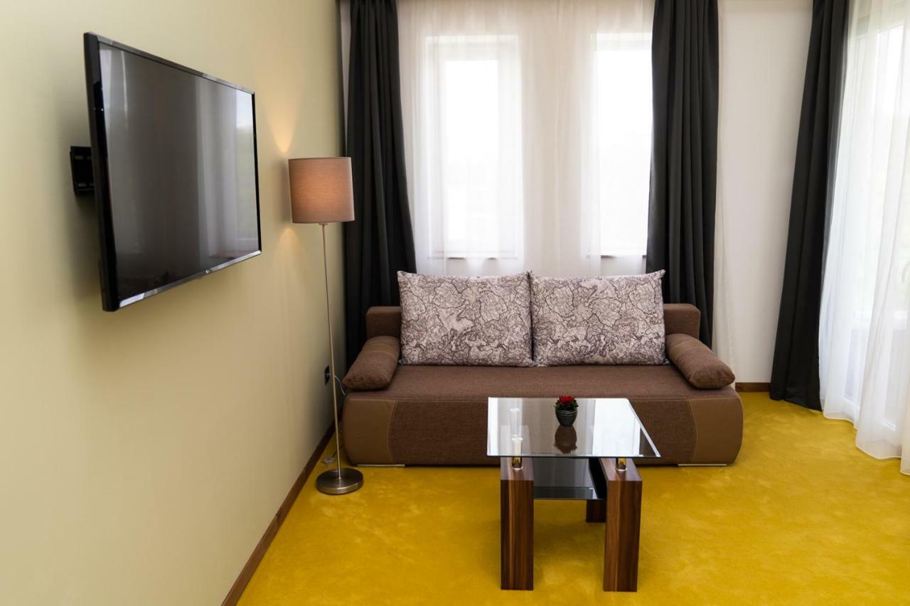Hotel Kristaly Konferencia & Wellness Ajka ภายนอก รูปภาพ